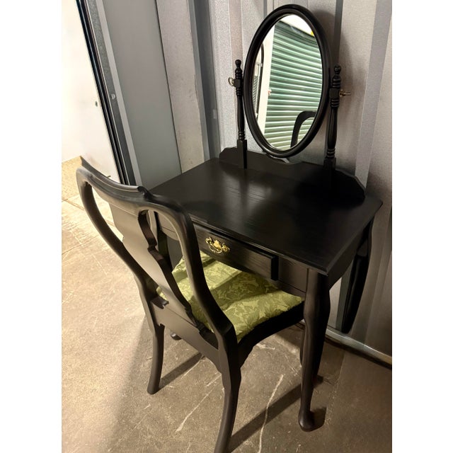 This vintage high quality classic 2-piece vanity set features Queen Anne style legs and an adjustable oval swivel mirror....