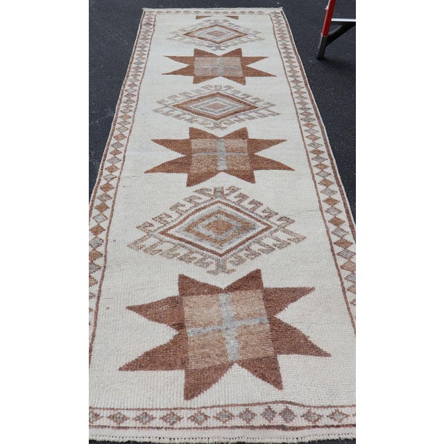 Vintage Turkish Tulu Runner With Ivory Field and Muted Brown Star Motifs For Sale - Image 10 of 13