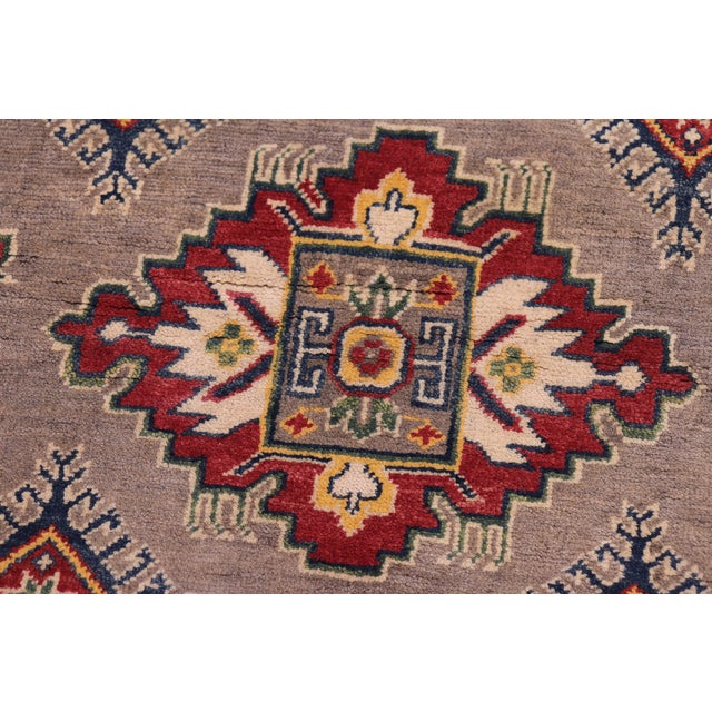 Southwestern Kazak Gray/Beige Wool Rug - 3'10''x5'10'' For Sale In New York - Image 6 of 10
