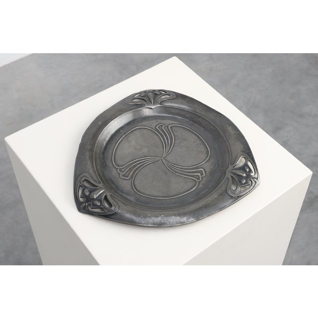 Art Nouveau Triangular Tin Pewter Dish, the Netherlands, 1900 For Sale - Image 6 of 11