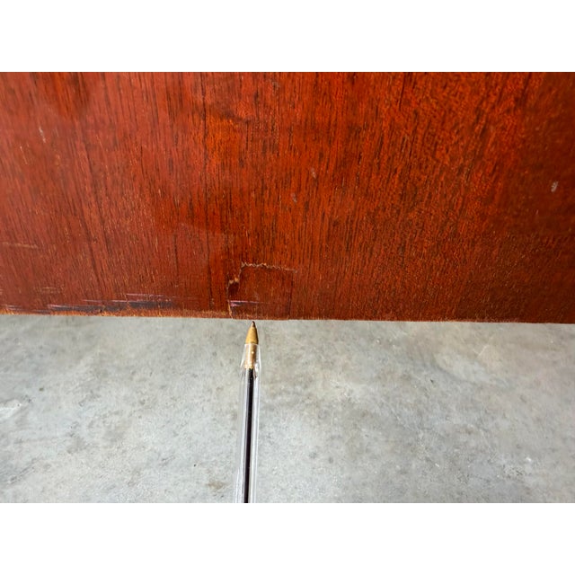 1970s Vintage Drexel Traditional Mahogany Queen Size Sleigh Bed Frame For Sale - Image 11 of 13
