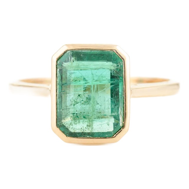 Classical Roman Style Natural Emerald Solitaire Ring in 14k Gold Size 5 For Sale