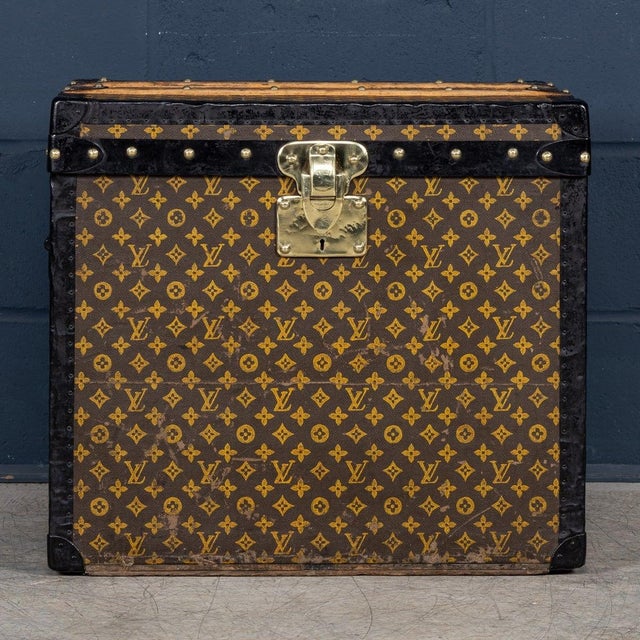 Vintage French Trunk in Monogram Canvas from Louis Vuitton, 1920 For Sale - Image 3 of 18