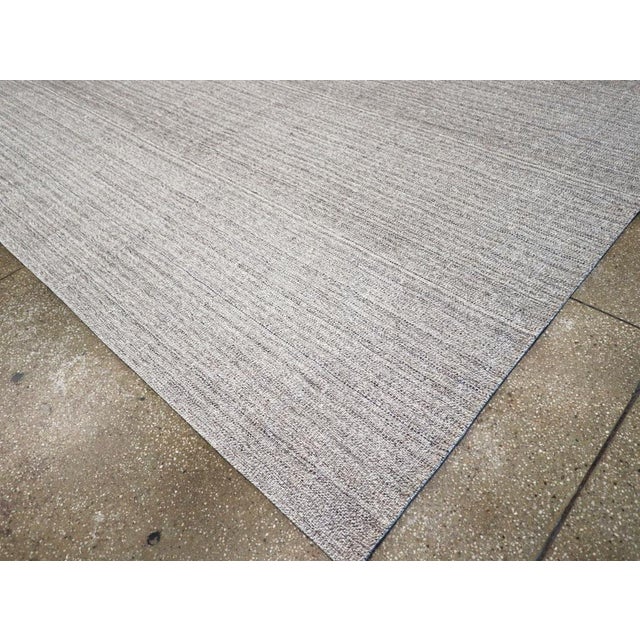 Galerie Shabab Collection Mid-20th Century Vintage Turkish Flatweave Kilim Room Size Carpet For Sale In New York - Image 6 of 8