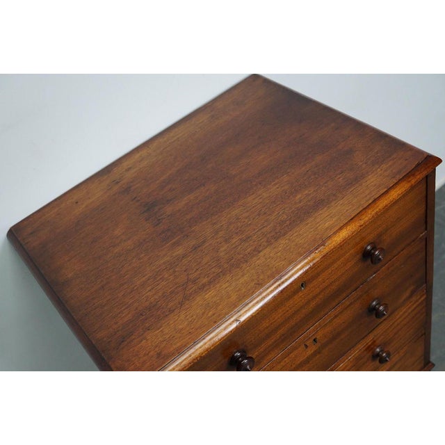 Wood Late Victorian English Mahogany Chest of Drawers, Late 19th Century For Sale - Image 7 of 18