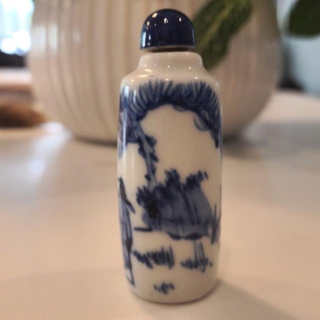 Late 19th Century Chinoiserie Blue & White Porcelain Snuff Bottle Accent For Sale - Image 4 of 14