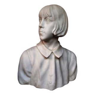 Antique Early 20th Century Bust of a Young Girl in White Carrara Marble For Sale