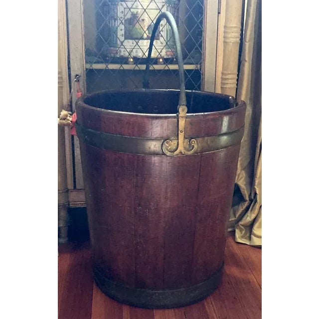 Traditional 1790 English George III Period Mahogany Bucket with Brass Banding & Handle For Sale - Image 3 of 11