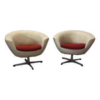 Vintage Cream Swivel Chairs, 1970, Set of 2 For Sale