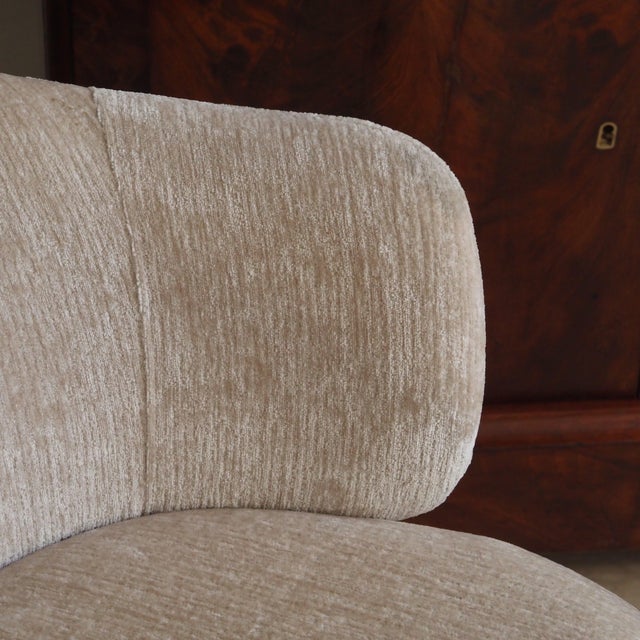 Upholstered Chair with Shell-Shaped Backrest For Sale - Image 5 of 9