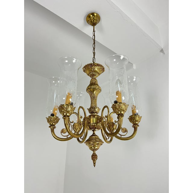 Set of 2 6-light Venetian brass and Murano glass chandeliers from the 1960s Delicious, good condition, intact glass. E14...