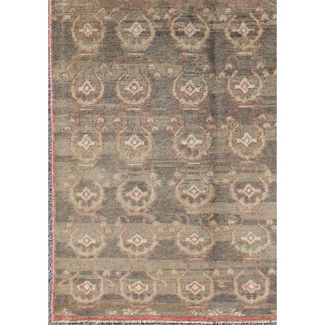 Turkish Gray Background Vintage Turkish Oushak Rug With All-Over Design in Red and Green For Sale - Image 3 of 8