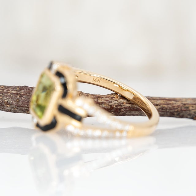 Green 1Ct Peridot Ring With Natural Diamond Accents: Solid 14k Gold, Emerald Cut, Size 6.75 For Sale - Image 8 of 8