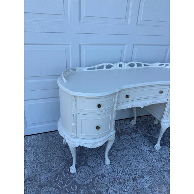 1950s Vintage French Provincial Kidney Desk in Vintage Ivory Finish With Claw-and-Ball Feet For Sale - Image 5 of 13