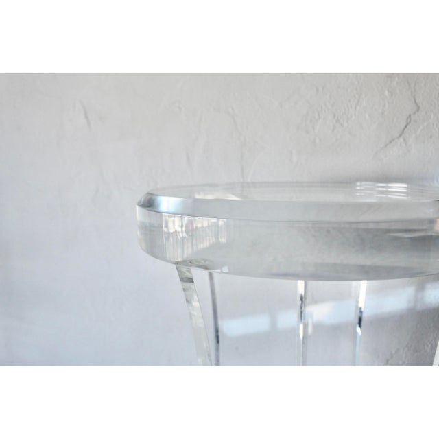 1970s Dorothy Thorpe Style Circular Seat "X" Base Heavy Lucite Acrylic Stool Vintage Mid Century For Sale - Image 16 of 18