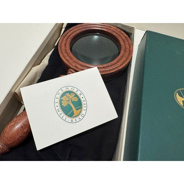 Levenger Wooden Handheld Magnifying Glass W/ Box – Vintage Reader’s Desk Loupe For Sale - Image 4 of 9
