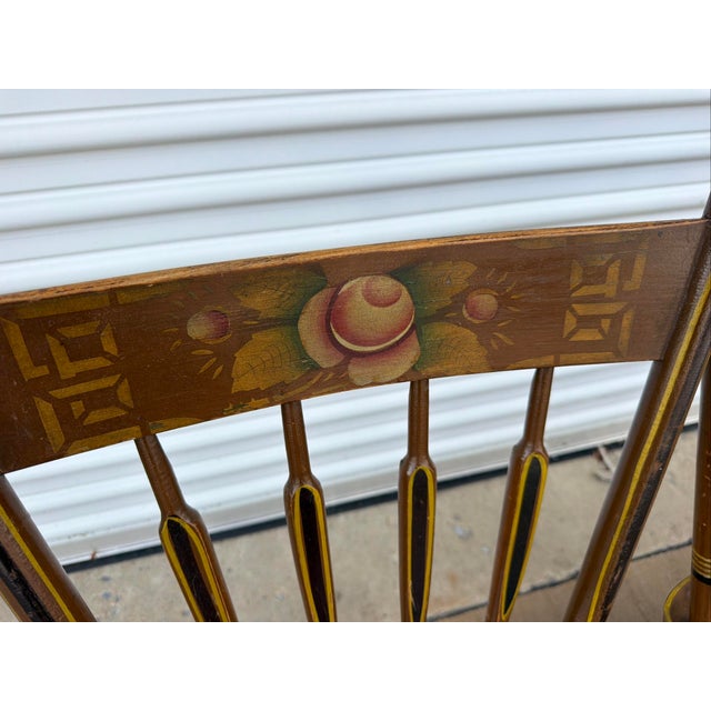 Paint Antique Pennsylvania Folk Art Set of 6 Paint Decorated Arrow-Back Windsor Chairs, Circa 1850s For Sale - Image 7 of 17
