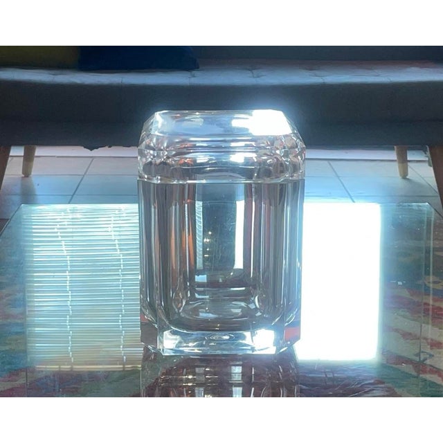 1970s Alessandro Albrizzi Faceted Lucite Ice Bucket With Rotating Lid For Sale - Image 4 of 8