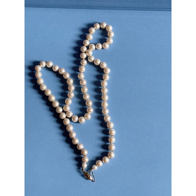 Champagne Vintage Mid Century Japanese Glass Faux Pearl Necklace With Filigree Fishhook Clasp For Sale - Image 8 of 10