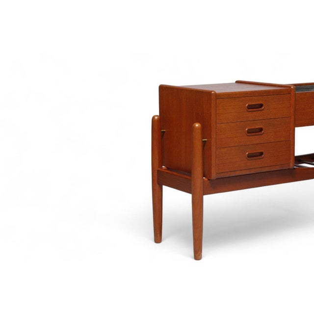 Brown Mid 20th Century Arne Wahl Iversen Model 36 Planter / Hallway Chest in Teak For Sale - Image 8 of 11