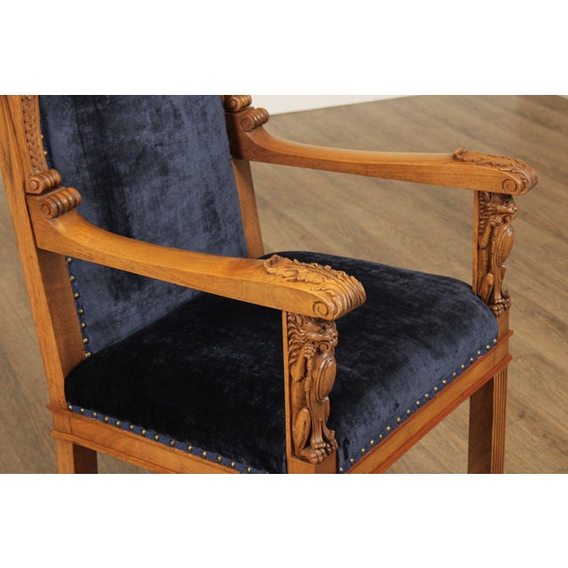 Early 20th Century Antique Carved Walnut Renaissance Revival Style Throne Armchair For Sale - Image 5 of 18
