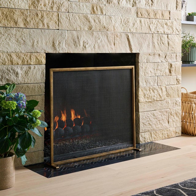 Introducing the Dakota Fire Screen, a seamless addition to our minimalist screen family that embodies the principles of...