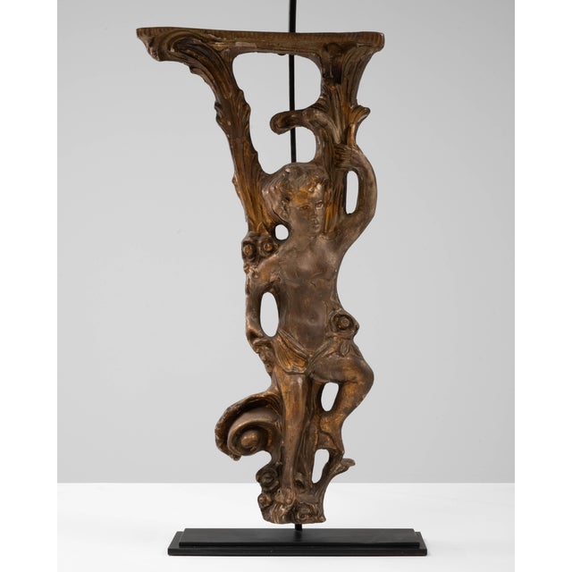 This 1900s Italian wood carved table lamp stands out for its sculptural, almost fantastical form, showcasing the...