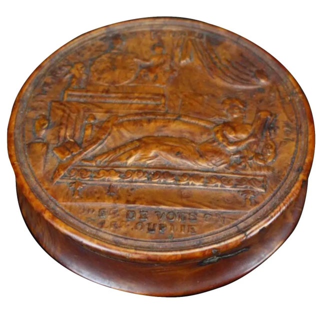 Wood 19th Century Empire French Pressed Wood Snuff Box For Sale - Image 7 of 7