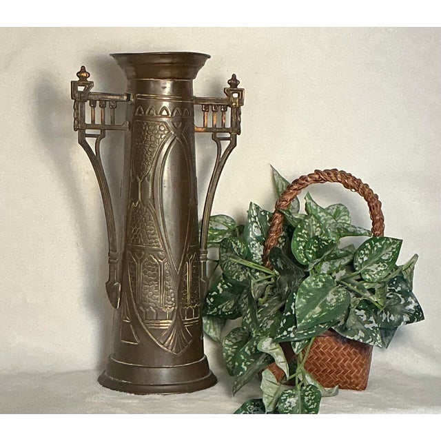 Antique Art Nouveau Copper and Brass Twin-Handled Vase, Attributed to Beldray England, Circa 1890 and 1919 For Sale - Image 11 of 12