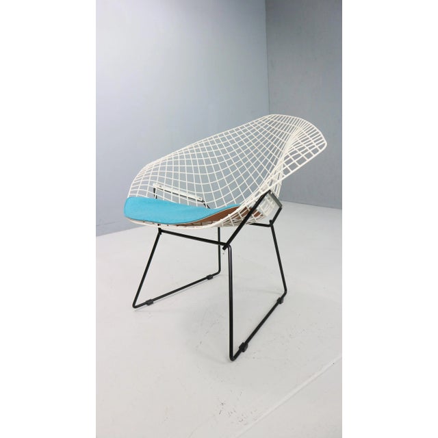 Diamond Chair in White and Black Metal by Harry Bertoia, 1960s For Sale - Image 16 of 16