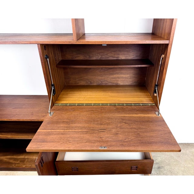 Mid Century Danish Modern Style Walnut Wall Unit / Bookcase / Writing Desk / Cabinet For Sale In New York - Image 6 of 12