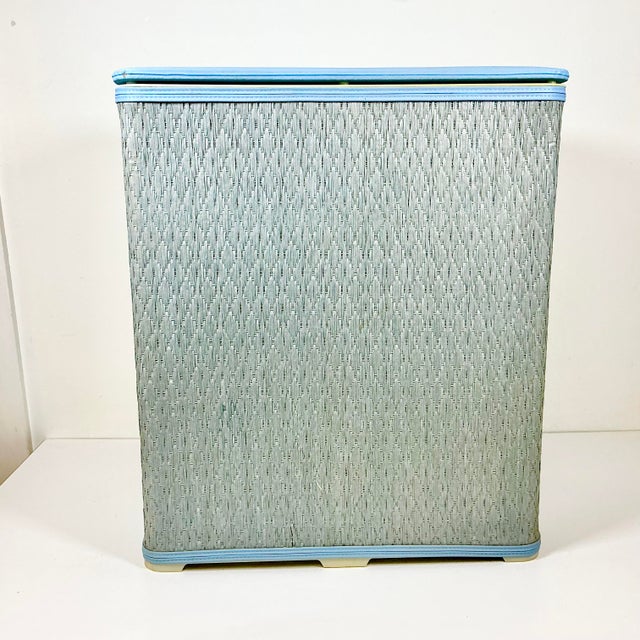 1970s Vintage Boho Chic Americana Raffia Hamper. For Sale - Image 4 of 13