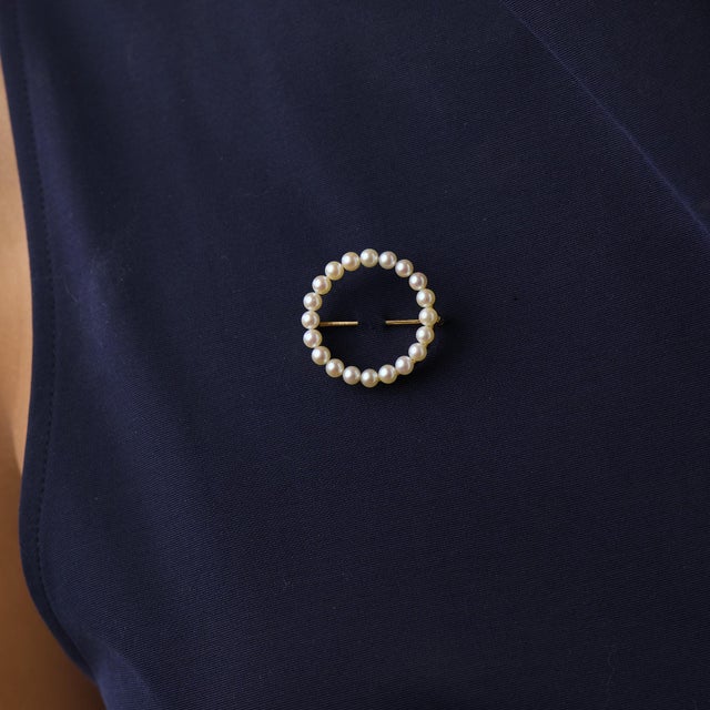 This elegant vintage Tiffany & Co. pearl brooch is a timeless 1980’s design, featuring 20 cultured pearls measuring...