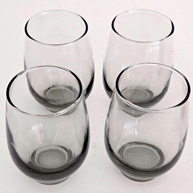 Offered is a set of 4 Libbey Glass 10 ounce Flat Tumbler Glasses in their Tempo pattern. They feature a subtly roly poly...