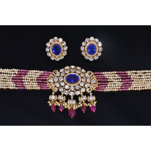 Late 20th Century Natural 121.63Cts Tanzanite Uncut Diamond Pearl Ruby Tourmaline Solid 18k Gold Choker Necklace & Earrings Set, 3 Pieces For Sale - Image 4 of 12