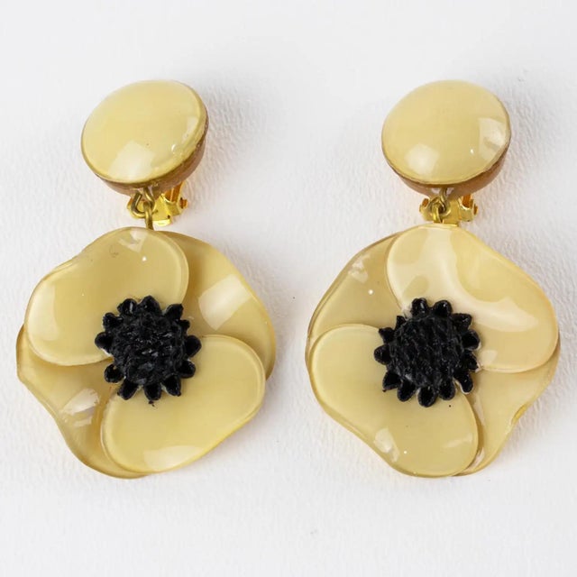 Contemporary Cilea Paris Dangle Resin Clip Earrings Pale Yellow Poppy Flower For Sale - Image 3 of 9