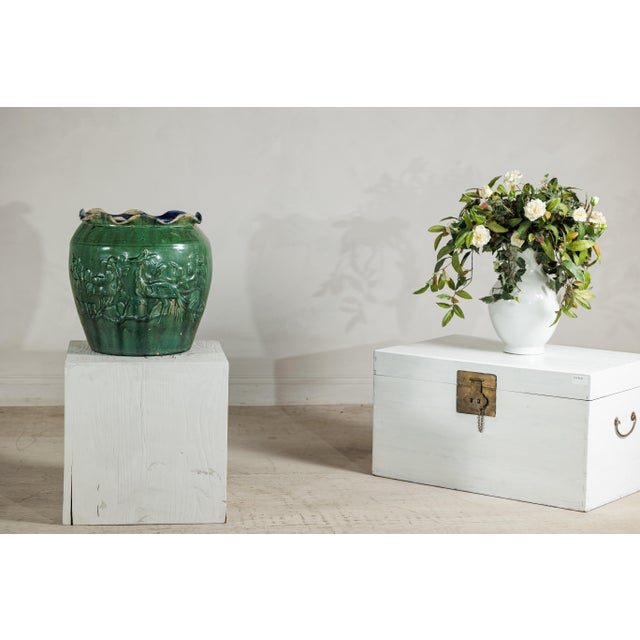 Early 20th Century Antique Annamese Green-Glazed Planter with Scalloped Rim and Phoenix Motif For Sale - Image 5 of 12