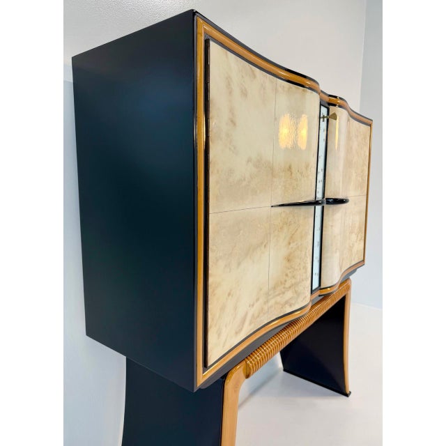 Italian Art Deco Bar Cabinet in Parchment attributed to Paolo Buffa, Italy, 1940s For Sale - Image 6 of 18