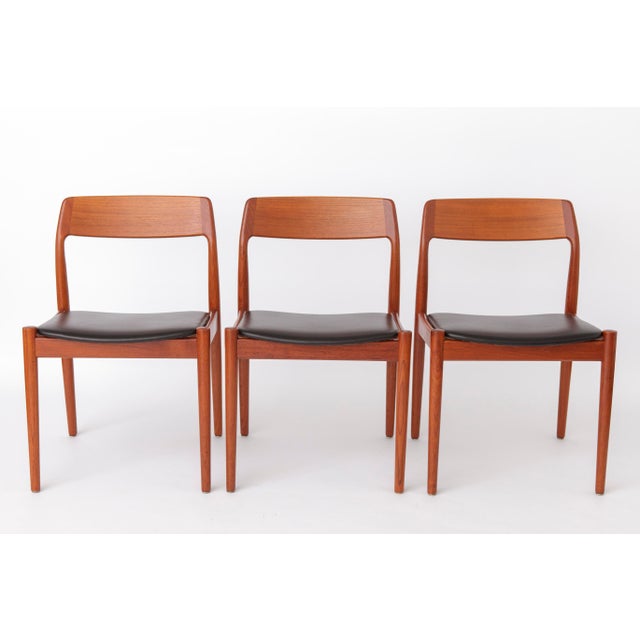 Set of 4 Vintage Teak Dining Chairs by Scantic Møbelværk, Denmark, 1960s A beautiful set of four Danish mid-century dining...