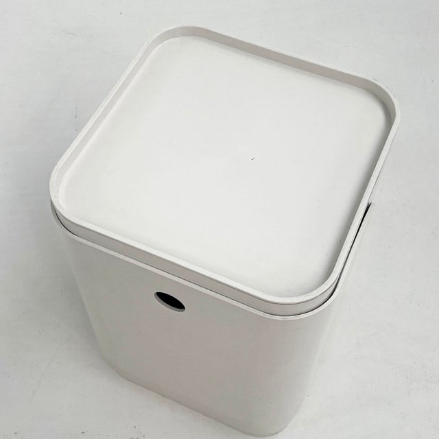 1970s White Laundry Bin by Anna Castelli for Kartell, 1970s For Sale - Image 5 of 10