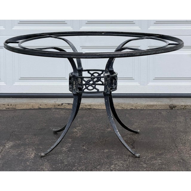 Neoclassical Vintage Woodard Delphi Outdoor 4 Cast Aluminum Chairs For Sale - Image 3 of 12