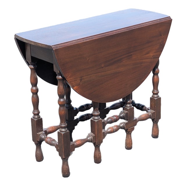 Early 20th Century English Mahogany William and Mary Style Gateleg Drop-Leaf Table With Turned Legs For Sale