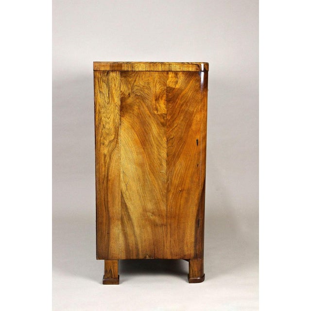 Biedermeier Commode in Nutwood, Austria, 1830s For Sale - Image 14 of 18