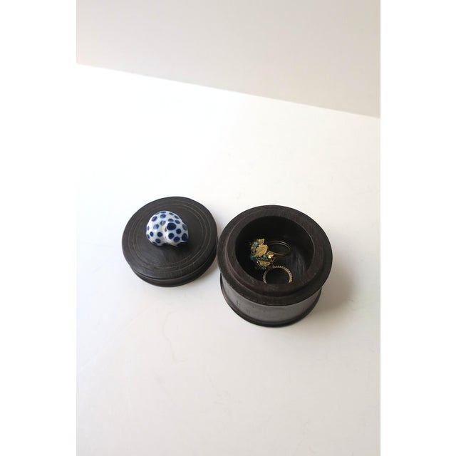 Jewelry Trinket Box With Porcelain Cat Blue and White, Mid-20th Century For Sale - Image 9 of 13