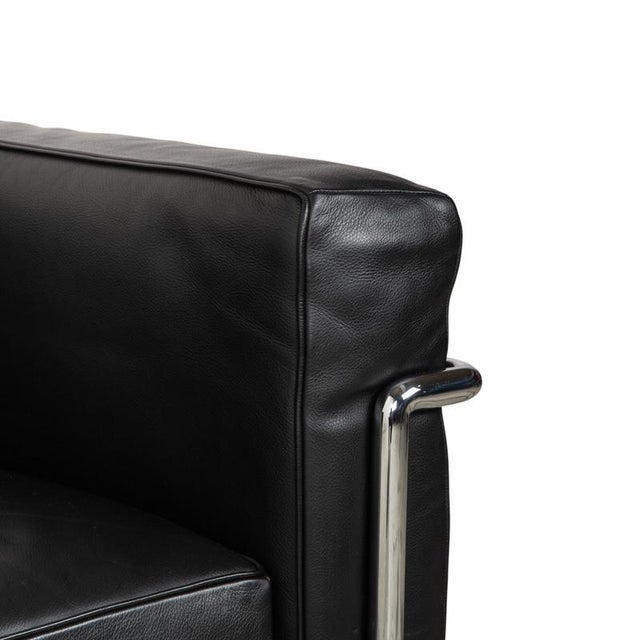 Cassina LC 3 Armchairs in Black Leather by Le Corbusier for Cassina, Set of 2 For Sale - Image 4 of 16