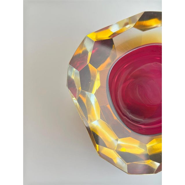Murano Glass Faceted Sommerso Bowl in Pink and Yellow, Italy, 1960s For Sale - Image 4 of 11