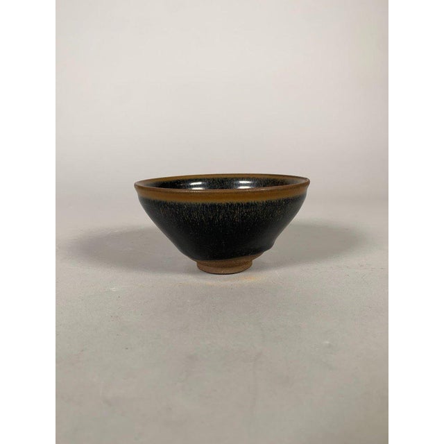 Black glazed stoneware bowl known as Hare's Fur, China, Song Dynasty style (960-1279) For Sale - Image 6 of 12