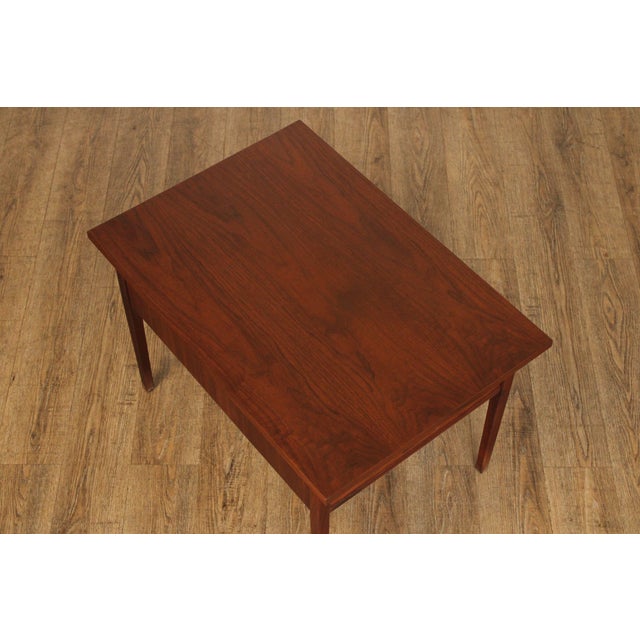 Mid Century Modern Pair of Walnut End Tables For Sale In Philadelphia - Image 6 of 13