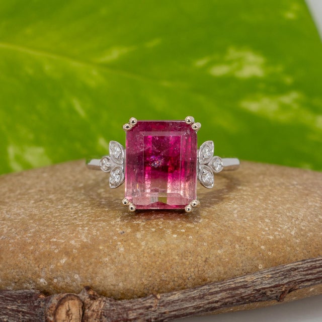 2020s 5.1cts Bi-Color Tourmaline Ring With Natural Diamonds Accents: Solid 14k Gold, Size 6.75 For Sale - Image 5 of 9