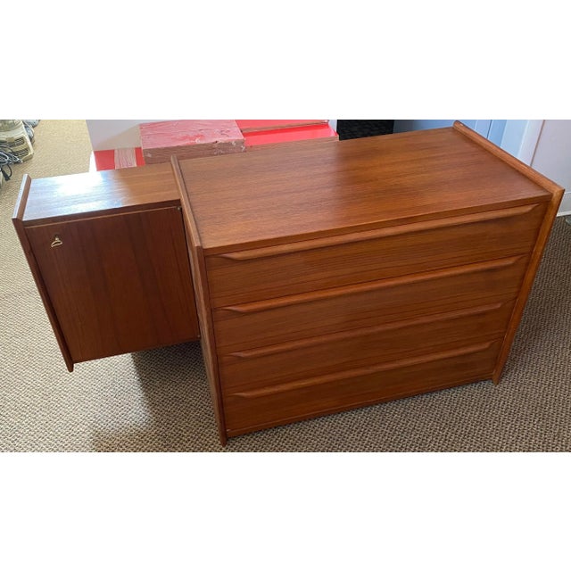 1960s Danish 4 Drawer Dresser with Attached Side Compartment For Sale - Image 9 of 9